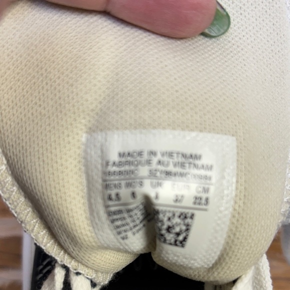 Converse Black and White High-Top Platform Sneakers . Size 5. - Picture 6 of 7